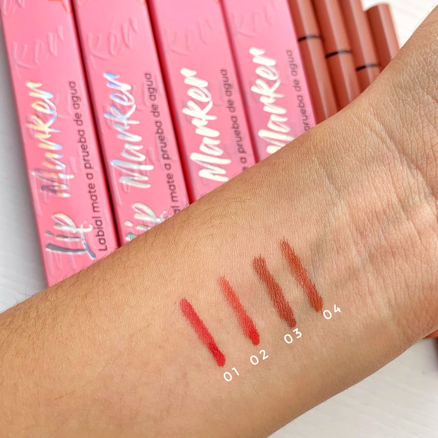 LAPIZ MARCADOR DE LABIOS LIP MARKET