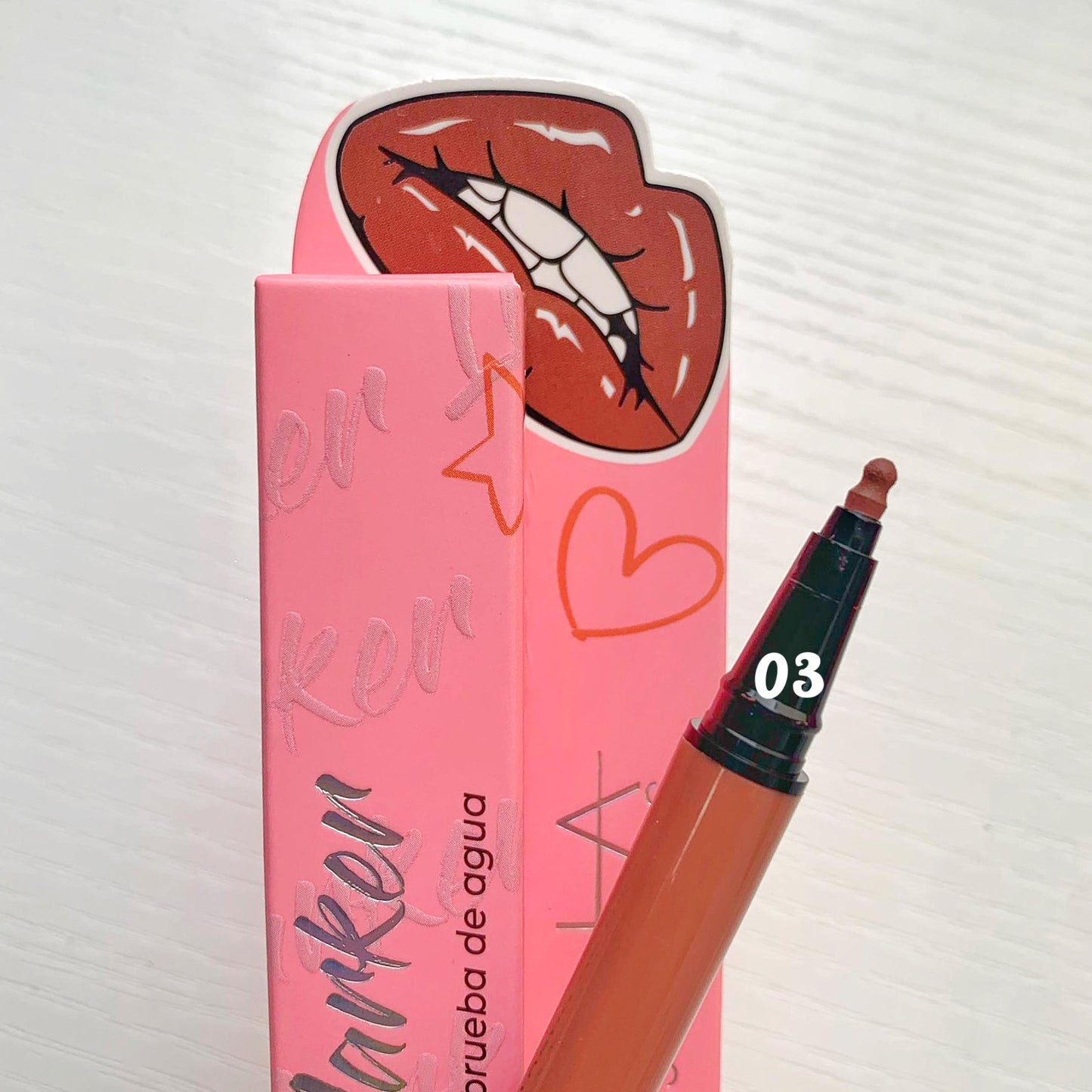 LAPIZ MARCADOR DE LABIOS LIP MARKET