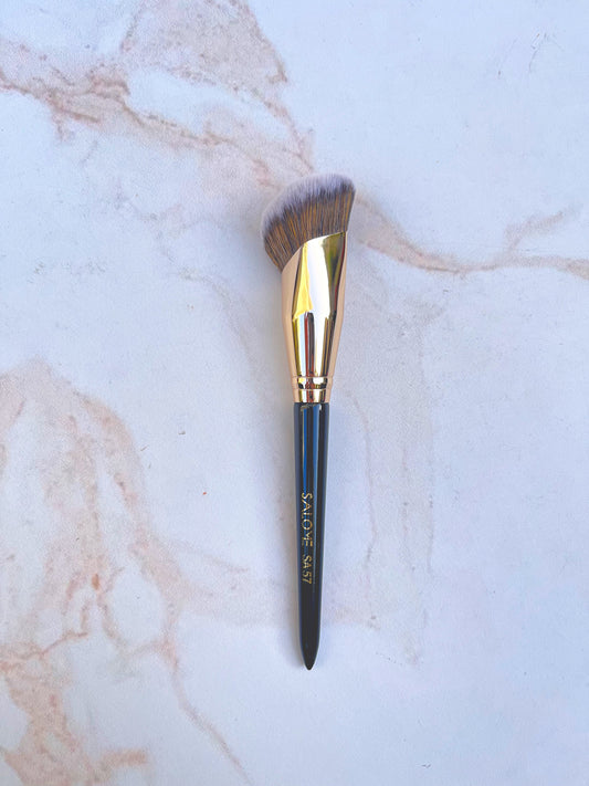 BROCHA ANGULAR PARA BASE Y PRODUCTOS EN CREMA SA57